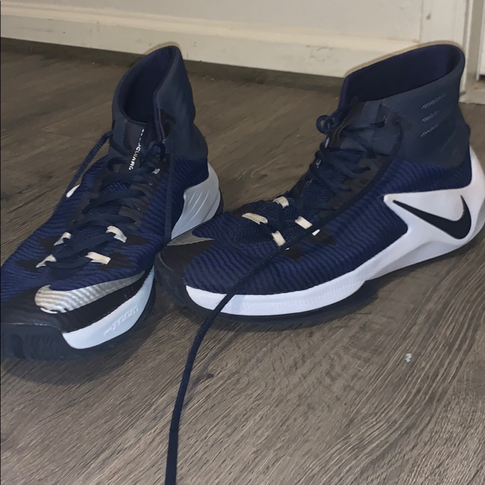 Men’s basketball shoes